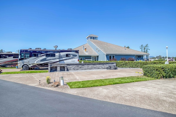 Clubhouse Site B 150 R (4)