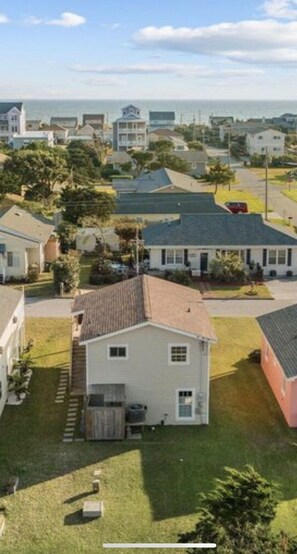 7 Homes away from beach walkway