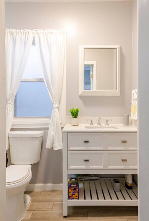 Shampoo, conditioner, body wash, makeup wash cloths and hair dryer provided.