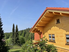 Himmel, Gebäude, Pflanze, Fenster, Baum, Haus, Holz, Lärche, Hütte, Wohngebiet