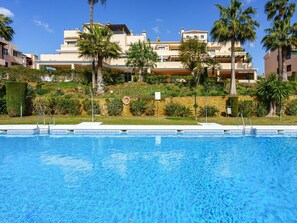 Water, Building, Cloud, Plant, Daytime, Property, Swimming Pool, Sky, Window, Azure