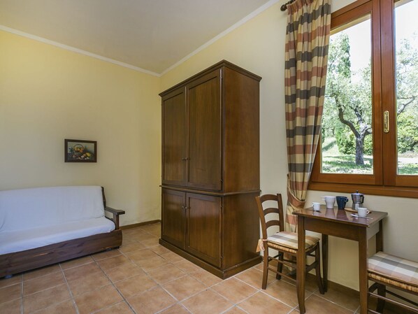 Möbel, Gebäude, Fenster, Holz, Interior Design, Flooring, Haus, Fussboden, Holzbeize, Komfort