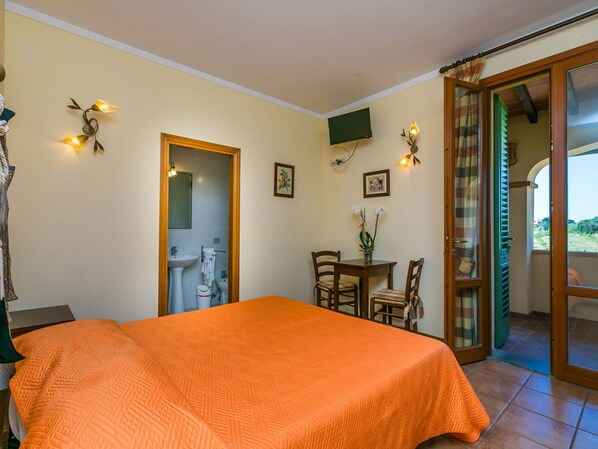 Möbel, Eigentum, Bilderrahmen, Komfort, Azurblau, Holz, Beleuchtung, Interior Design, Orange, Tabelle