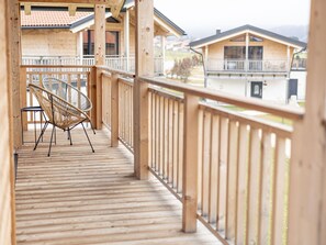 Building, Window, Wood, Wood Stain, Sky, Floor, Hardwood, Baluster, Cottage, Siding