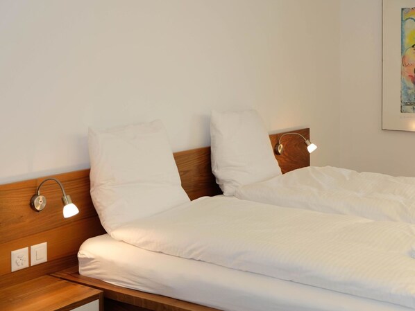 Möbel, Eigentum, Komfort, Holz, Kissen, Interior Design, Rechteck, Fussboden, Wand, Flooring