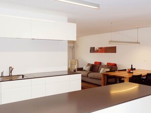 Möbel, Cabinetry, Couch, Tabelle, Gebäude, Holz, Interior Design, Pflanze, Küche