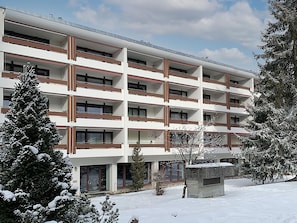 Nuage, Bâtiment, Ciel, Fenêtre, Plante, Neige, Arbre, Architecture, Design Urbain, Condominium