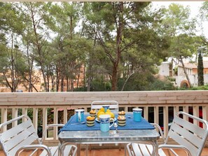 Table, Furniture, Chair, Tree, Wood, Outdoor Furniture, Tableware, Outdoor Table, Interior Design, Leisure