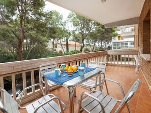Table, Furniture, Chair, Building, Wood, Outdoor Furniture, Tree, Window, Porch, Plant