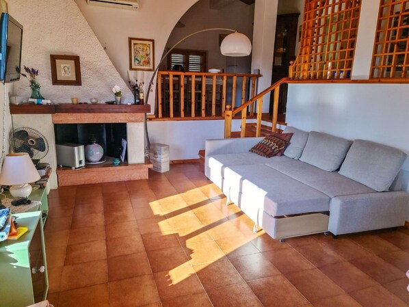 Property, Picture Frame, Furniture, Wood, Comfort, Couch, Orange, Interior Design, Flooring, Floor