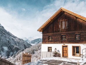 Wolke, Himmel, Gebäude, Eigentum, Fenster, Schnee, Berg, Holz, Haus, Baum