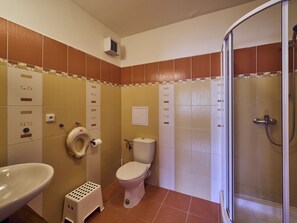 Plumbing Fixture, Property, Building, Sink, Bathroom, Interior Design, Toilet, House, Floor