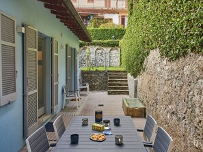 Building, Property, Window, Plant, Urban Design, Grass, Condominium, Flooring, Real Estate, Stairs