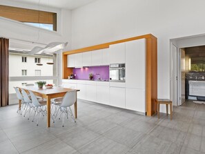 Möbel, Eigentum, Tabelle, Gebäude, Interior Design, Holz, Countertop, Flooring, Küche, Fussboden