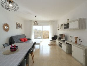 Furniture, Table, Cabinetry, Wood, Window, Living Room, Flooring, Home Appliance, Hardwood