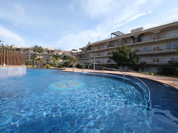 Water, Sky, Building, Cloud, Plant, Azure, Swimming Pool, Tree, House, Window