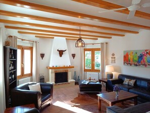 Meubles, Table, Propriété, Canapé, Bois, Bâtiment, Design Intérieur, Salon, Architecture, Confort