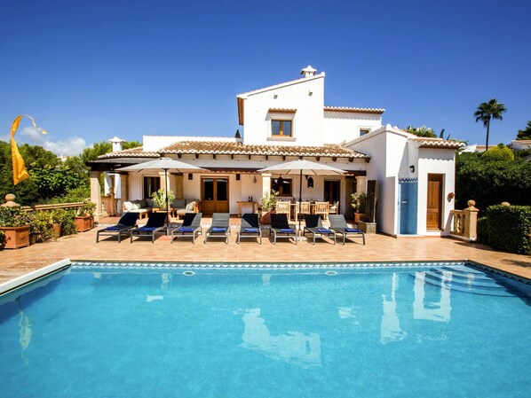 L'Eau, Plante, Ciel, Bâtiment, Bleu Azur, Piscine, Arbre, Loisir, Immobilier, Ville Resort