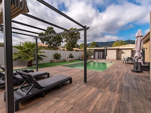 Wolke, Himmel, Gebäude, Holz, Schatten, Interior Design, Gartenmöbel, Baum, Fussboden, Pflanze