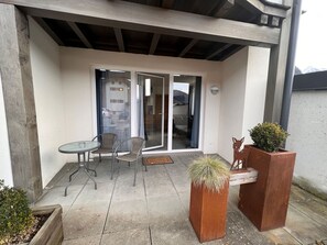 Plante, Propriété, Pot De Fleur, Plante D'Appartement, Bâtiment, Design Intérieur, Bois, Ombre, Porte, Sol