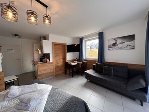 Propriété, Cadre, Confort, Plante D'Appartement, Design Intérieur, Lampe, Salon, Bois, Table, Télévision