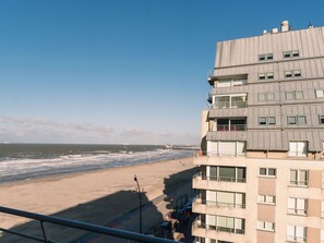 Himmel, Gebäude, Fenster, Wolke, Wasser, Urban Design, Eigentumswohnung, Tower Block, Stadt, Strand