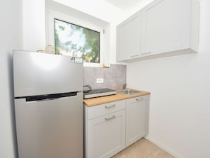 Cabinetry, Gebäude, Interior Design, Holz, Fussboden, Flooring, Küche, Haus, Major Appliance, Gas