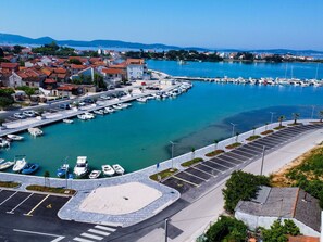 Wasser, Himmel, Wasservorräte, Eigentum, Gebäude, Boot, Infrastruktur, Azurblau, Watercraft, Die Architektur