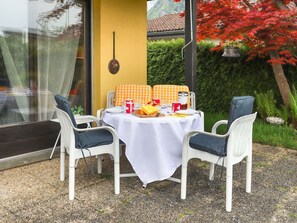 Plante, Meubles, Table, Propriété, Chaise, Feuille, Mobilier De Jardin, Décoration, Tableau De Plein Air, Design Intérieur