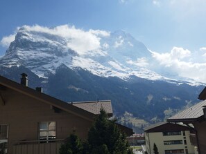 Wolke, Himmel, Berg, Gebäude, Fenster, Schnee, Hochland, Kumulus, Atmosphärisches Phänomen, Steigung