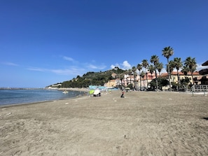 Ciel, L'Eau, Nuage, Plage, Arbre, Bâtiment, Cotiers Et Relief Océaniques, Horizon