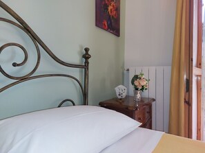Furniture, Property, Building, Comfort, Plant, Azure, Picture Frame, Textile, Bed, Bed Frame