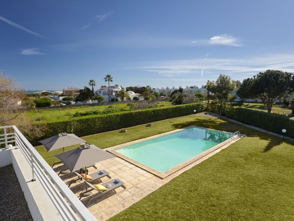 Water, Plant, Cloud, Building, Sky, Property, Swimming Pool, Azure, Shade, Rectangle