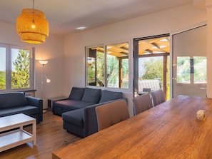 Möbel, Eigentum, Couch, Tabelle, Holz, Interior Design, Beleuchtung, Flooring, Fussboden, Wohnzimmer