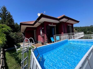 Himmel, Pflanze, Gebäude, Eigentum, Wasser, Schwimmbad, Haus, Die Architektur, Baum, Freizeit