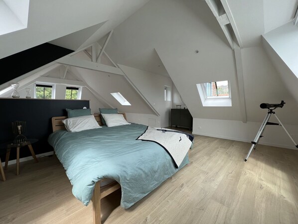 Furniture, Building, Comfort, Wood, House, Flooring, Floor, Attic, Pillow