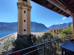 Ciel, L'Eau, Jour, Propriété, Plante, Montagne, Bleu Azur, Bois, Bâtiment, Architecture