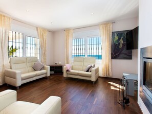Möbel, Gebäude, Komfort, Tabelle, Holz, Fenster, Textil, Stuhl, Vorhang, Flooring