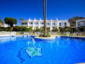 Water, Plant, Building, Swimming Pool, Window, Sky, Azure, Outdoor Furniture, Tree, House