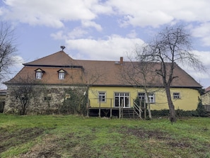 Himmel, Wasser, Eigentum, Stuhl, Schatten, Holz, Interior Design, Gewässer, Fussboden, Gartenmöbel