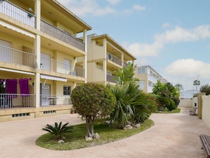 Ciel, Plante, Nuage, Bâtiment, Maison, Design Urbain, Quartier, Fenêtre, Condominium, Arecales