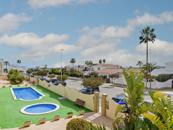 Ciel, Nuage, Plante, L'Eau, Bleu Azur, Arbre, Piscine, Bâtiment, Station Balnéaire, Arecales