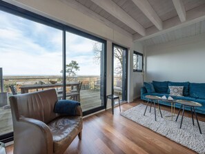 Himmel, Wasser, Eigentum, Stuhl, Schatten, Holz, Interior Design, Gewässer, Fussboden, Gartenmöbel