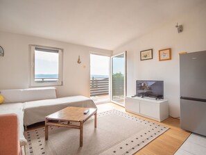 Furniture, Couch, Table, Window, Wood, Comfort, Building, Living Room, Picture Frame, Interior Design