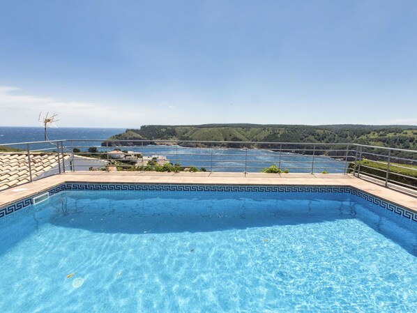 Water, Sky, Plant, Cloud, Building, Property, Swimming Pool, Window, Azure, Body Of Water