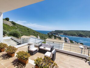 Water, Sky, Plant, Cloud, Building, Property, Swimming Pool, Window, Azure, Body Of Water