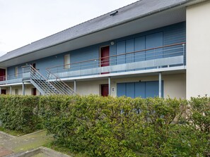 L'Eau, Ciel, Plante, Nuage, Bâtiment, Propriété, Piscine, Fenêtre, Bleu Azur, Plan D'Eau