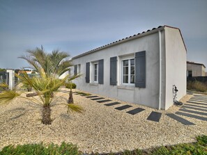L'Eau, Ciel, Plante, Nuage, Bâtiment, Propriété, Piscine, Fenêtre, Bleu Azur, Plan D'Eau