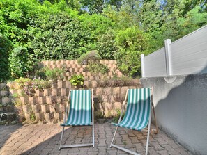 Plant, Furniture, Chair, Outdoor Furniture, Wood, Rectangle, Tree, Shade, Grass, Outdoor Table