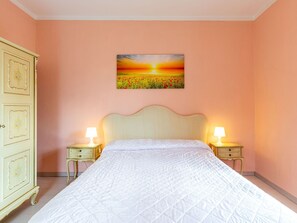 Furniture, Property, Comfort, Textile, Wood, Interior Design, Flooring, Floor, Wall
